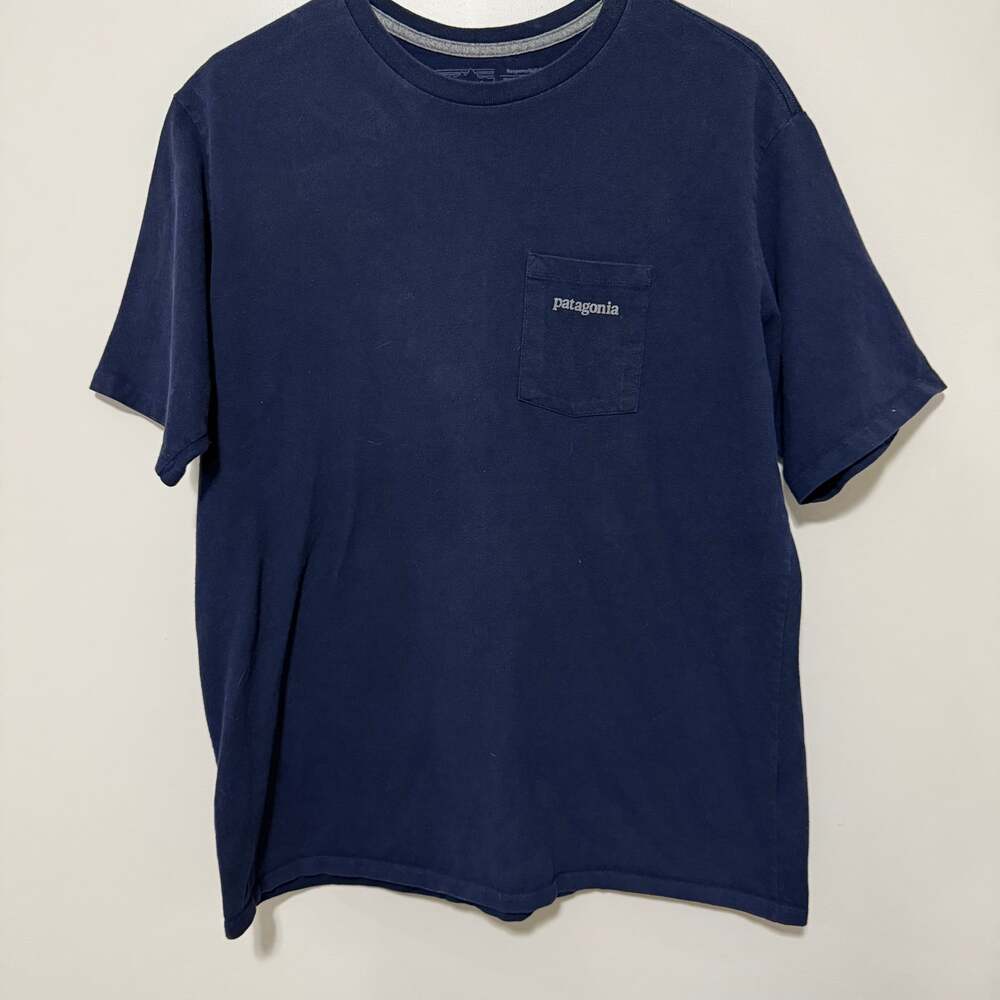 Patagonia Mens Responsibili-Tee Pocket T-Shirt Navy Blue Large Mountain Graphic
